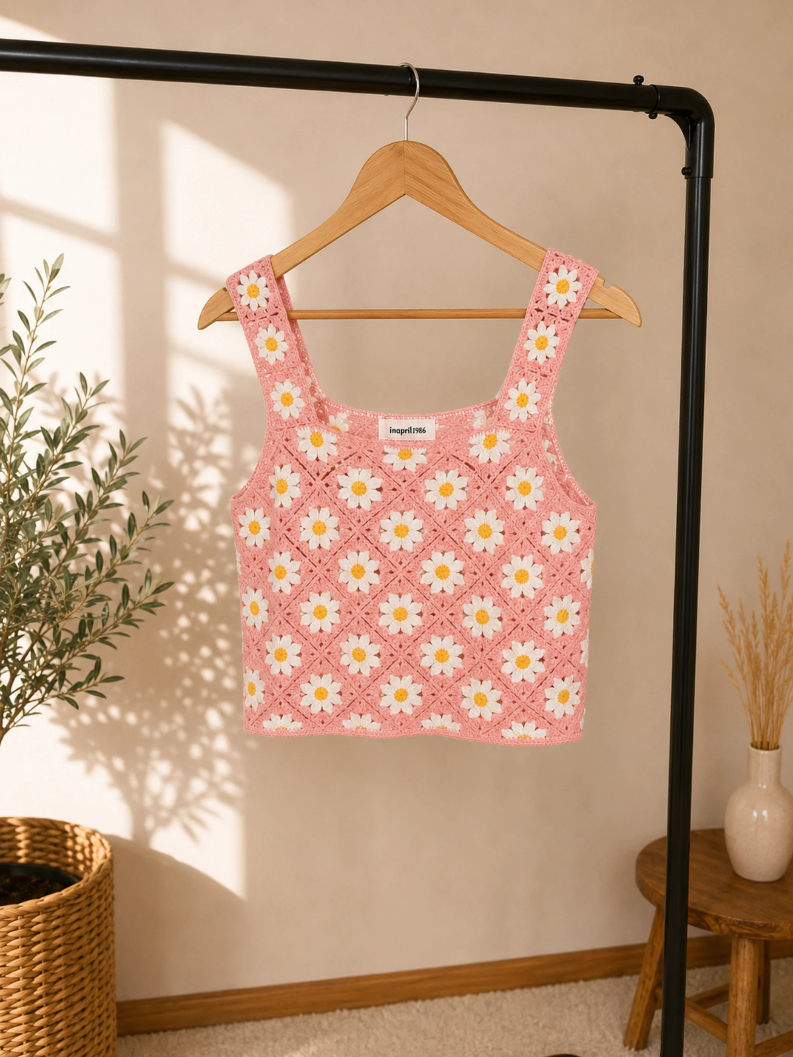 Pink crochet top with daisy flowers – photo 2